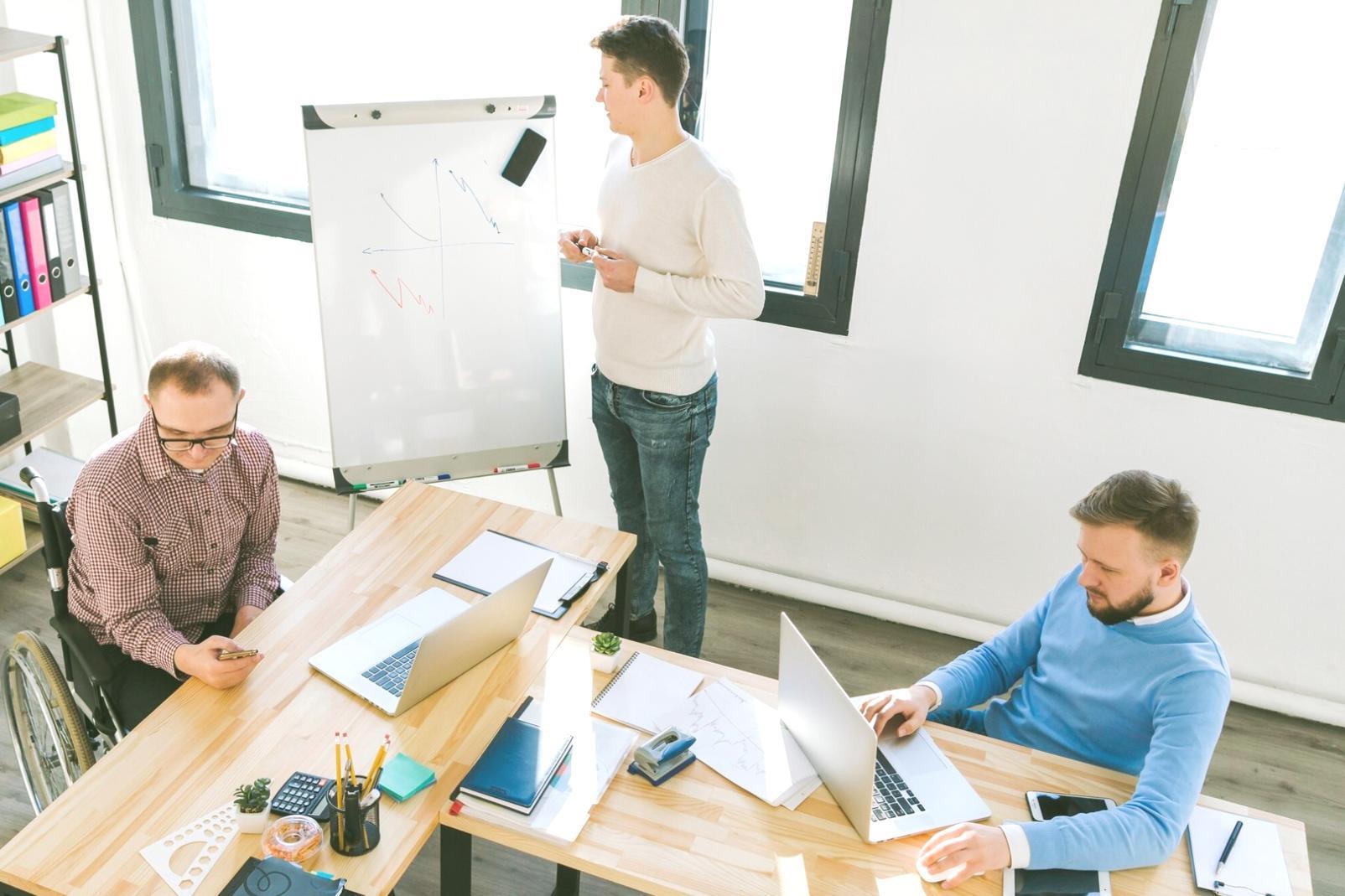 Interface de la plateforme d'apprentissage accessible sur différents appareils